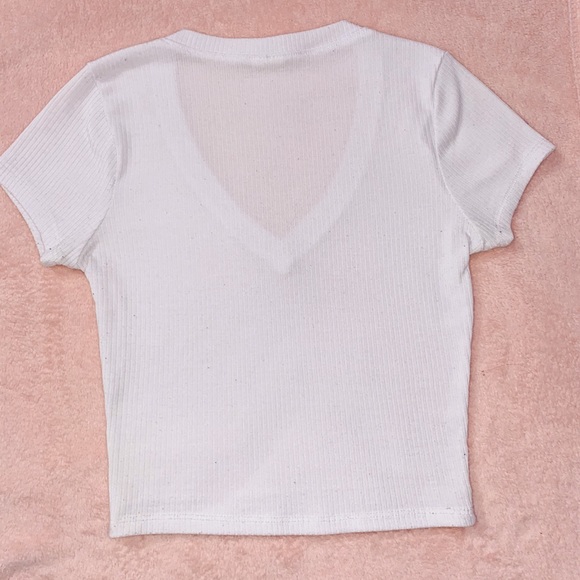 White Scoop Neck Shirt! 🤍 - Picture 3 of 4